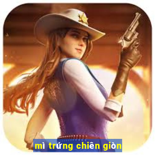 mì trứng chiên giòn