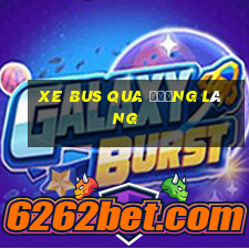 xe bus qua đường láng