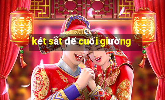 két sắt để cuối giường