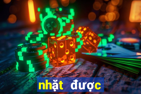 nhặt được dây chuyền bạc